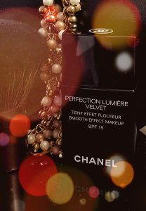 Pricy or Bargain? PERFECTION LUMIÈRE VELVET SMOOTH-EFFECT MAKEUP BROAD SPECTRUM SPF 15 Color 020 Beige