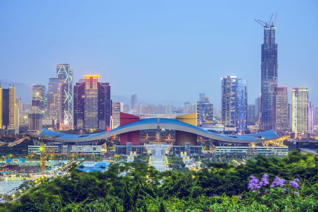 Maailma muuttuu korona-pandemian aikana, Shenzhen Skyline