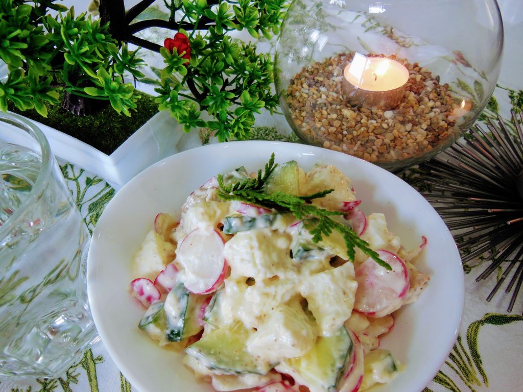Mozzarella-retiisi salaatti
