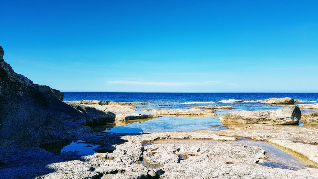 Kesä on korkattu, Daħlet Qorrot Bay