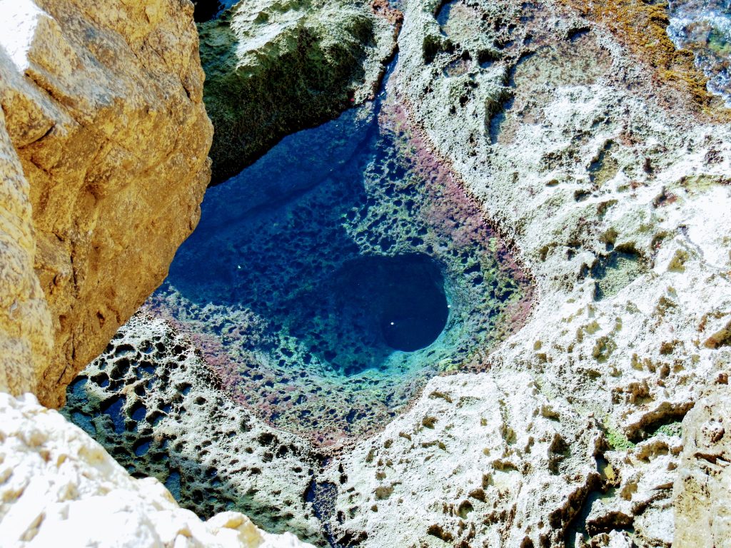 Gozon rantoja - Wied il-Għasri - Dwejra Bay, Blue Hole - Azure Window jäännökset