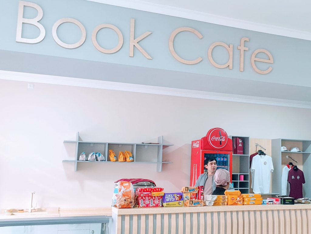 Uzbekistanin ensimmäinen yllätys - Book Cafe