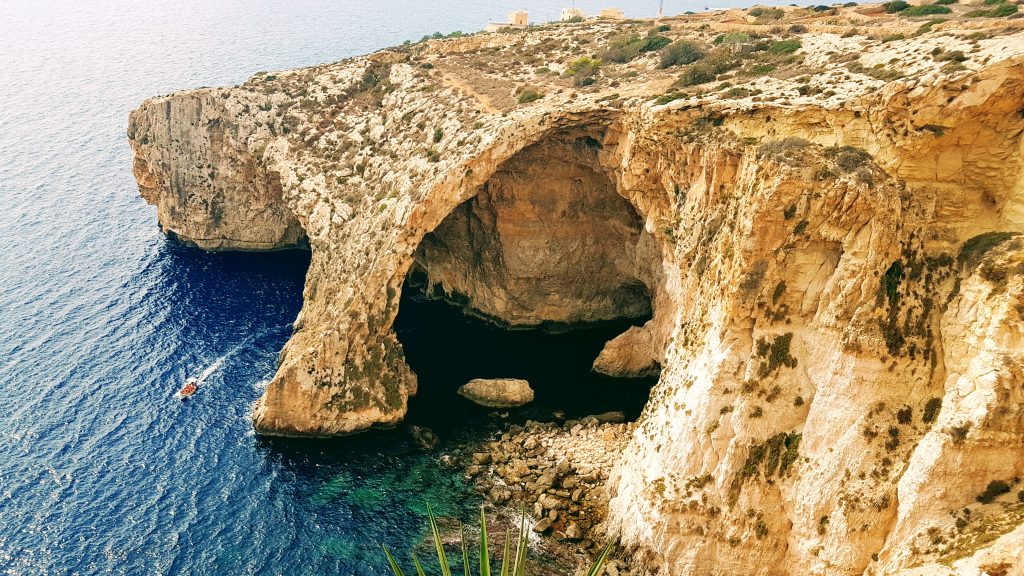 Malta turistireittien ulkopuolella - Blue Grotto