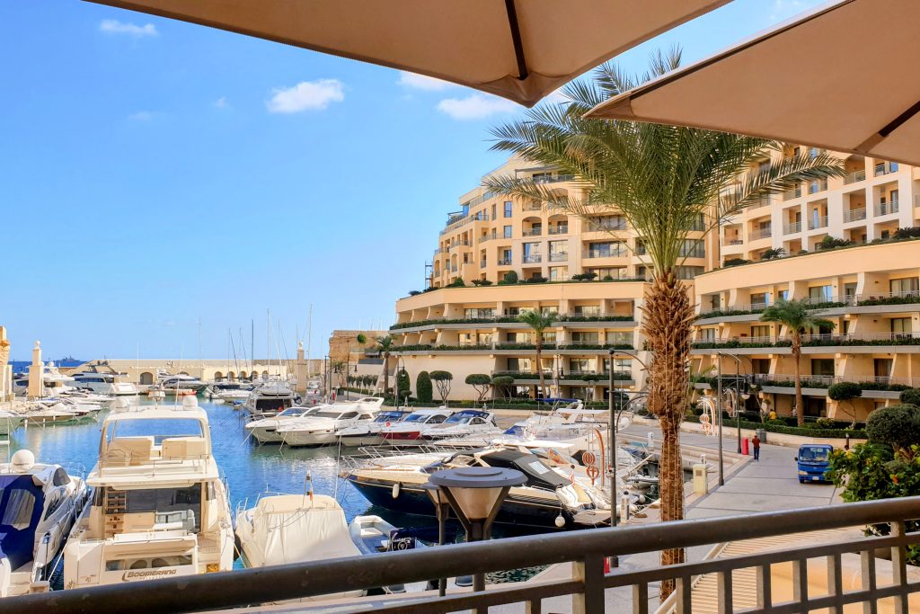 12 vinkkejä sopivan majoituksen löytämiseksi - Hilton, Malta, Portomaso