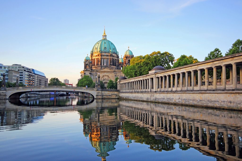 Berliinin Katedraali. Kuva: Depositphotos - Näihin kohteisiin pääsee helposti lentämättä.
