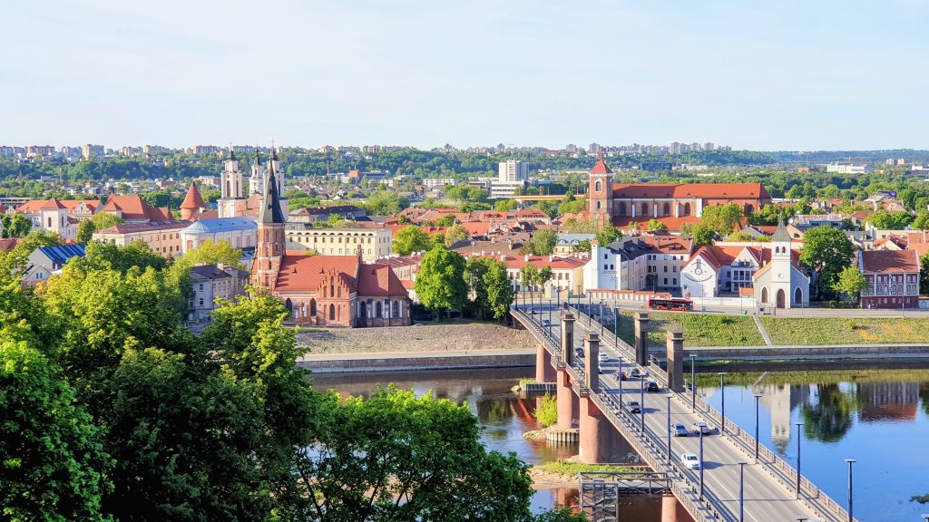 Vieraanvarainen Kaunas - Kaunasin Vanhakaupunki Aleksotaksen näköalapaikalta