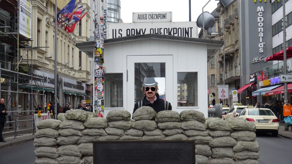 DDR Historiaa Berliinissä - Checkpoint Charlie