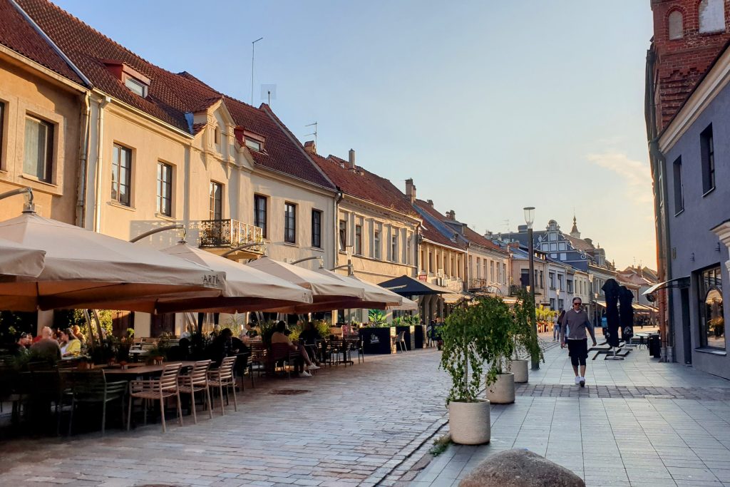 Autolla Euroopassa - Via Baltica - Palvelut (Kaunasin vanha kaupunki)